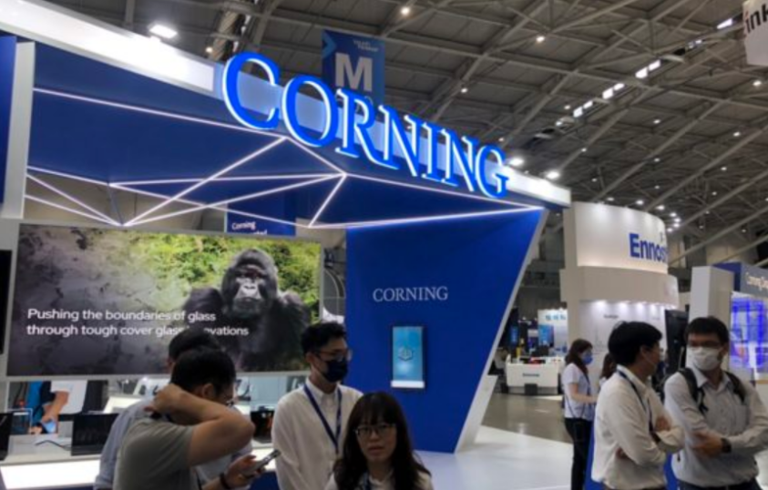友達、群創加速車載顯示技術與業務轉向，全力迎接新能源汽車黃金機遇