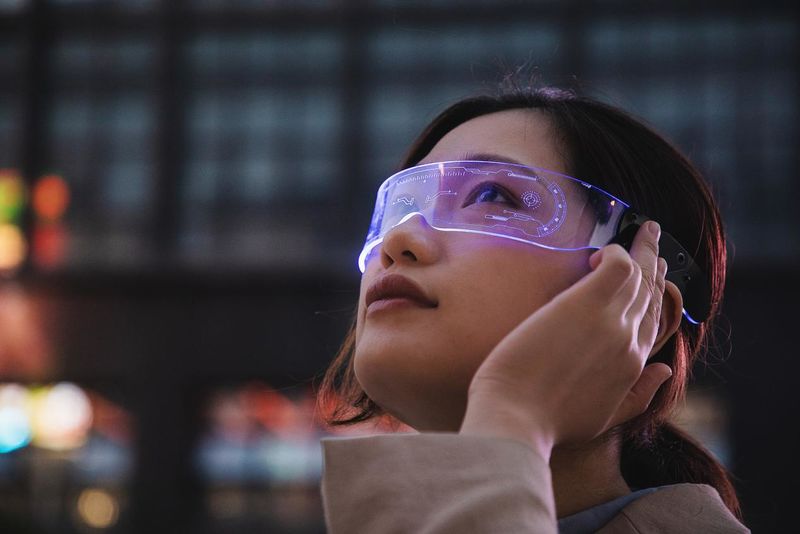 從配件到獨立終端，智能眼鏡如何靠“AI+一體化”挑戰智能手機？