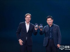 華為Mate9發(fā)布：雙曲面、保時(shí)捷、徠卡，好浮夸