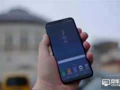 2018年11月準(zhǔn)備量產(chǎn)！三星可折疊AMOLED手機Galaxy X或?qū)⒚媸? style=